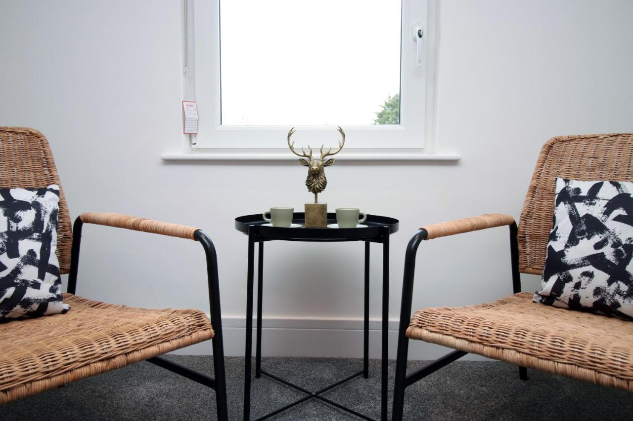 No 49 Apartments, Perfect For Business And Leisure Stays, 10 Min Drive Into Centre, Easy Access To Local Transport, 1br And 2br Available, Free Parking Appartamento *