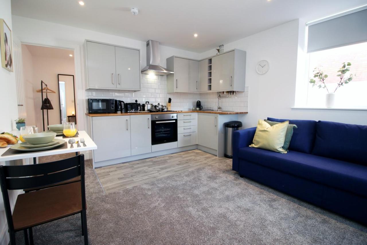 Appartamento No 49 Apartments, Perfect For Business And Leisure Stays, 10 Min Drive Into Centre, Easy Access To Local Transport, 1br And 2br Available, Free Parking *