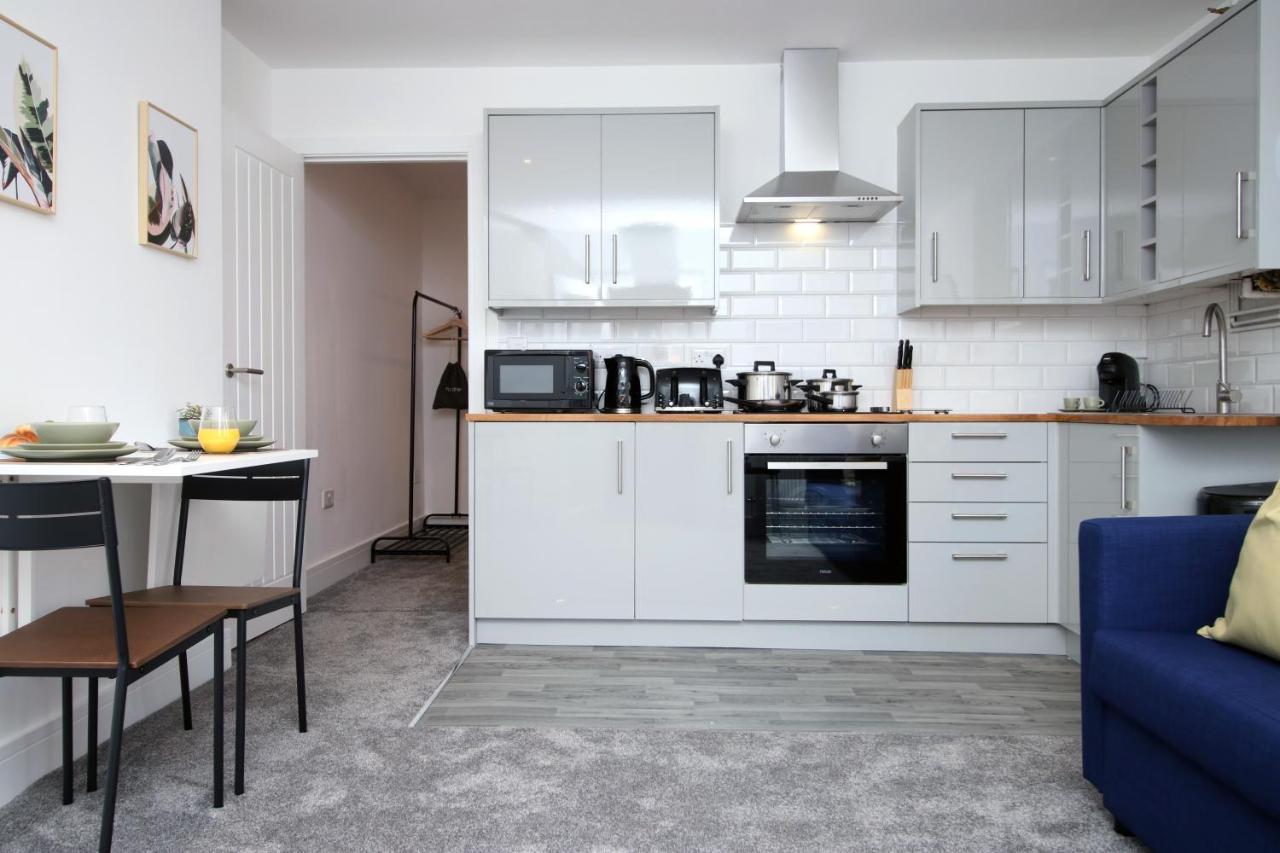 No 49 Apartments, Perfect For Business And Leisure Stays, 10 Min Drive Into Centre, Easy Access To Local Transport, 1br And 2br Available, Free Parking Appartamento Cardiff